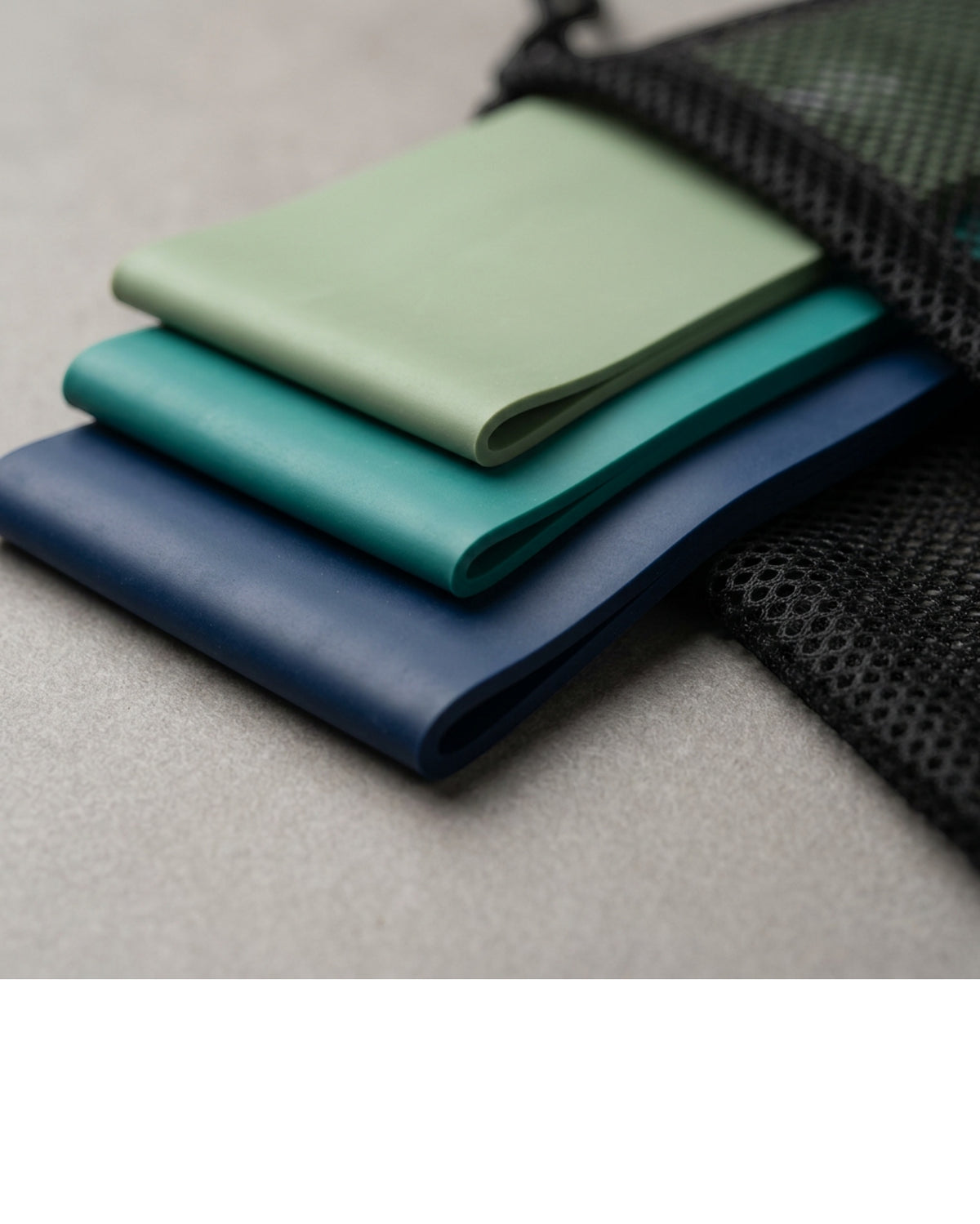 Buxve Long Flat Latex Resistance Bands 150 x 15 cm 3-Level Set - Detail view